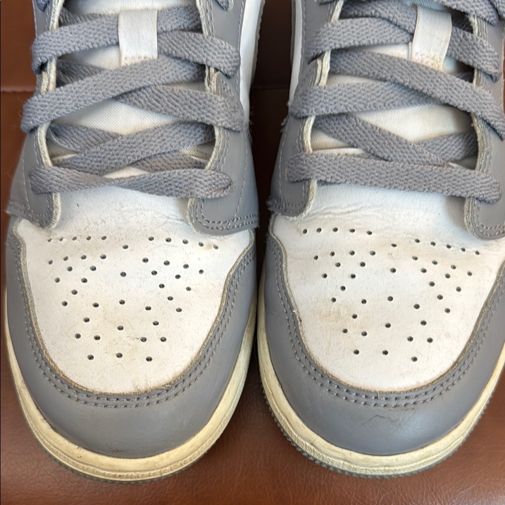 Nike Gray and White Low-Top Sneakers - Picture 5 of 10